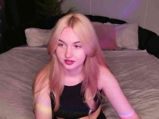 LillyEyess webcam
