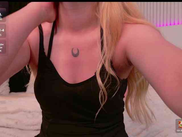 LillyEyess webcam