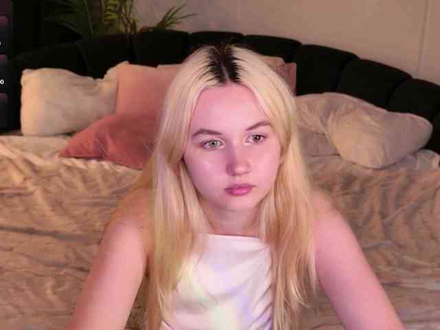 LillyEyess webcam
