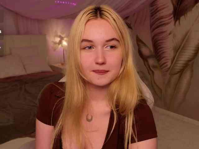 LillyEyess webcam