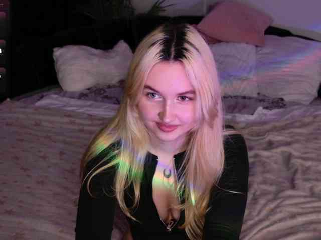 LillyEyess webcam