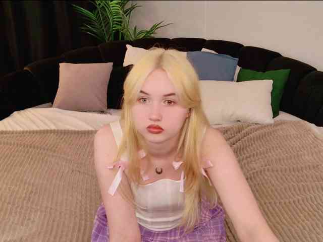 LillyEyess webcam