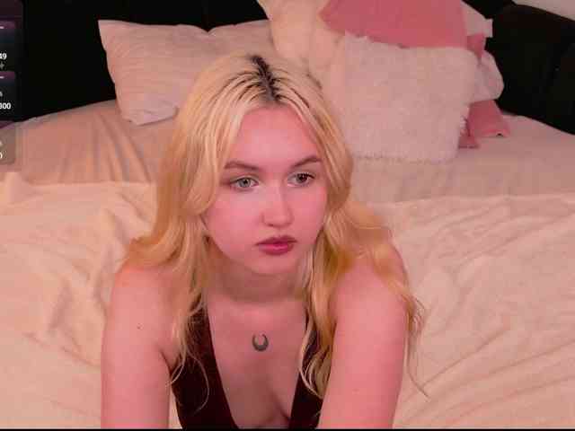 LillyEyess webcam