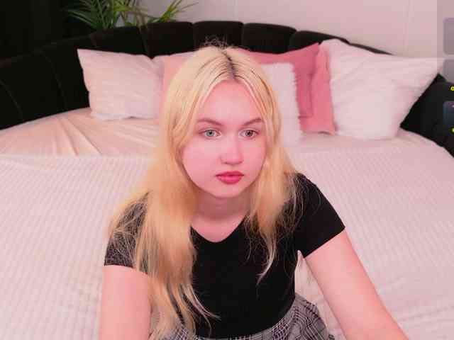LillyEyess webcam