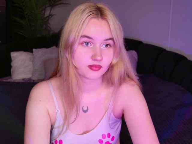 LillyEyess webcam