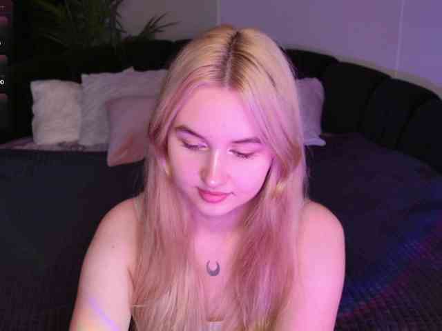 LillyEyess webcam