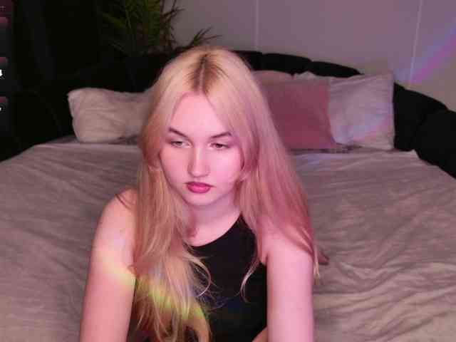 LillyEyess webcam