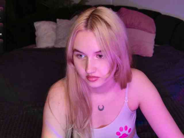 LillyEyess webcam