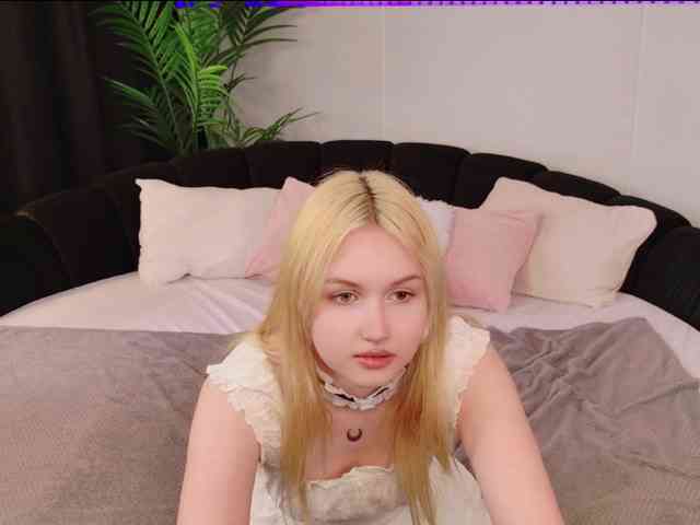LillyEyess webcam