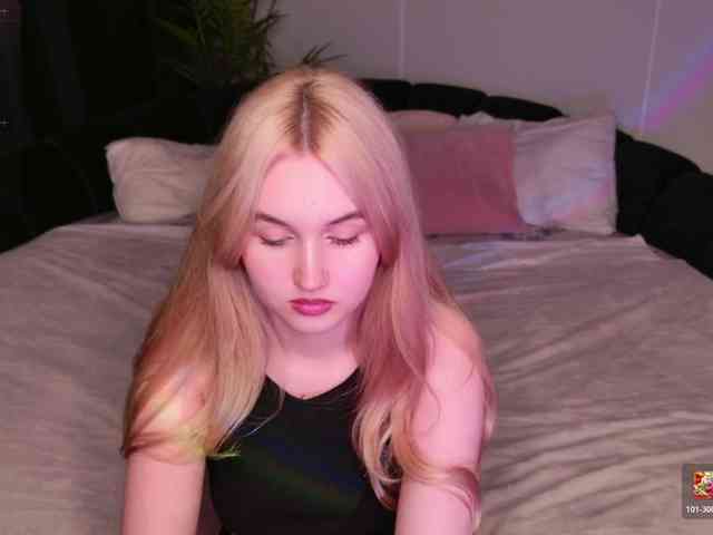 LillyEyess webcam