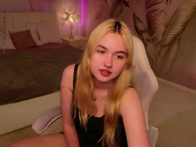 LillyEyess webcam