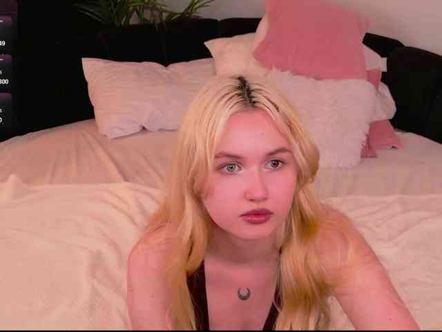 LillyEyess webcam