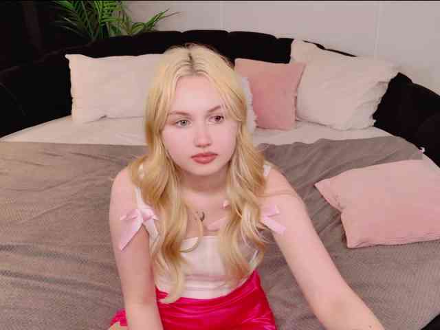 LillyEyess webcam
