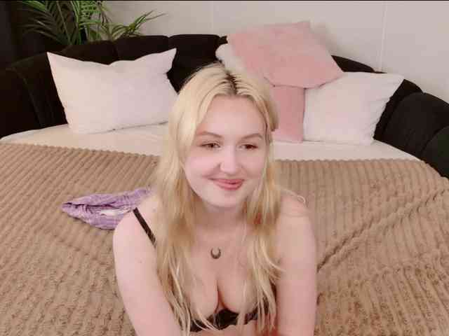 LillyEyess webcam