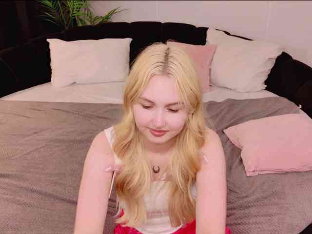 LillyEyess webcam