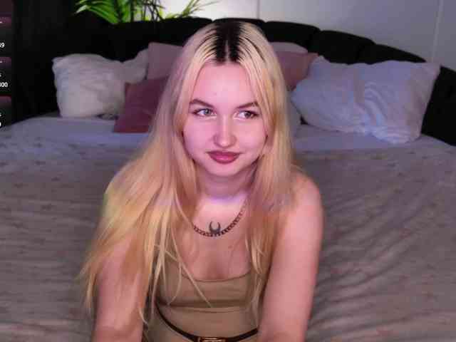 LillyEyess webcam