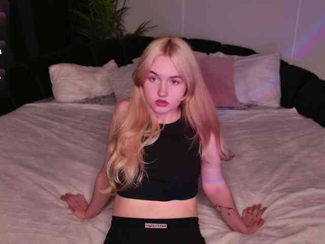 LillyEyess webcam