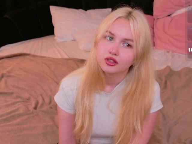 LillyEyess webcam
