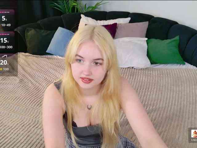 LillyEyess webcam