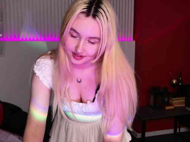 LillyEyess webcam