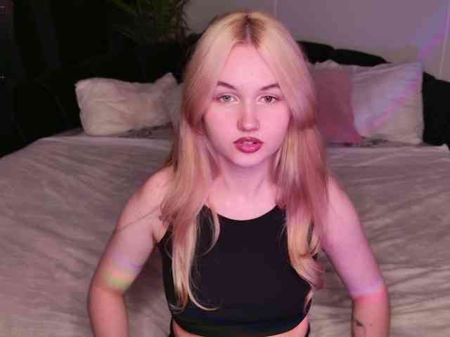 LillyEyess webcam