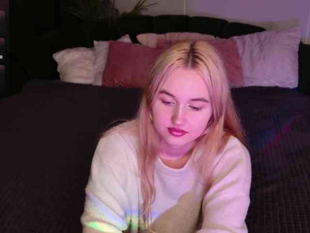 LillyEyess webcam