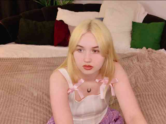 LillyEyess webcam