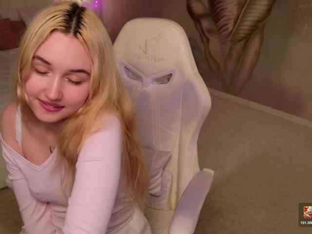 LillyEyess webcam