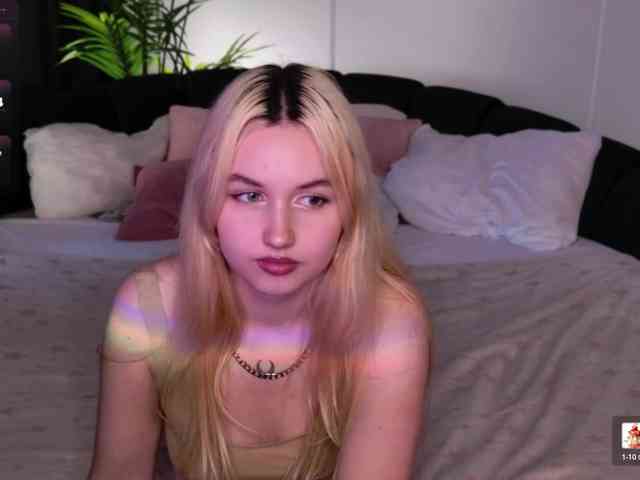 LillyEyess webcam