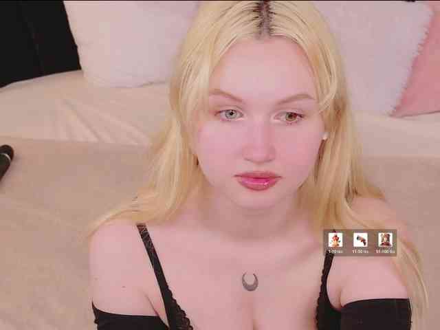 LillyEyess webcam