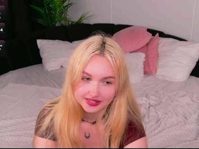 LillyEyess webcam