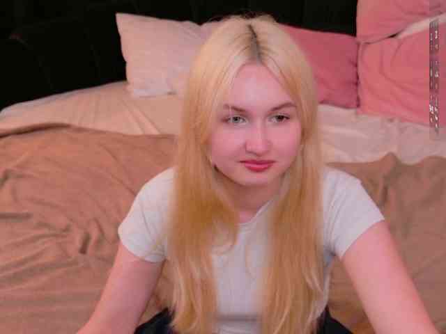 LillyEyess webcam