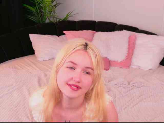 LillyEyess webcam