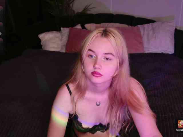 LillyEyess webcam