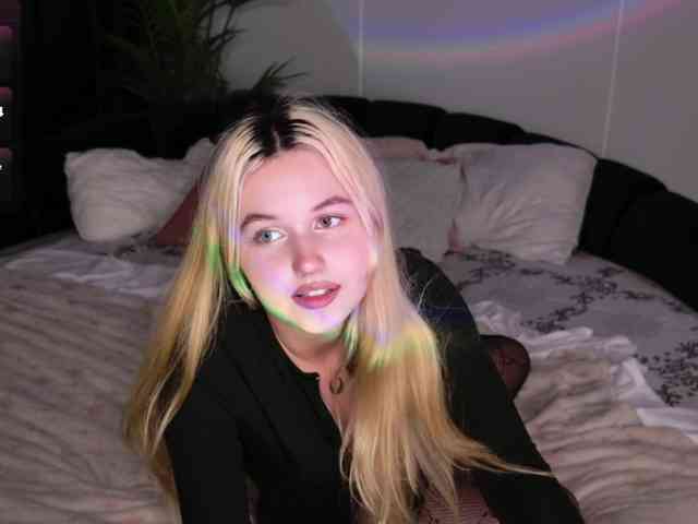 LillyEyess webcam