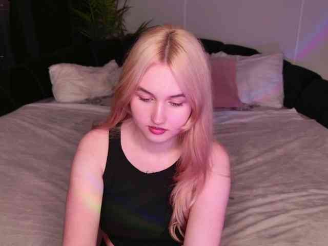 LillyEyess webcam