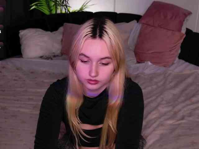 LillyEyess webcam