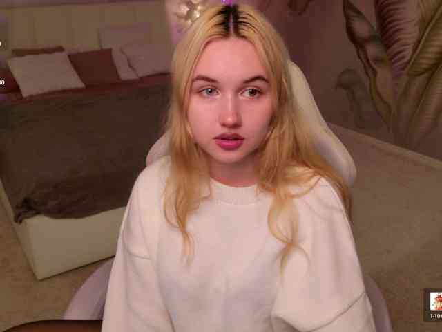 LillyEyess webcam