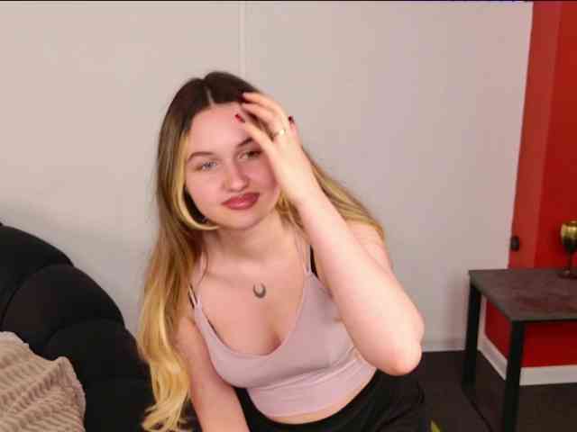 LillyEyess webcam