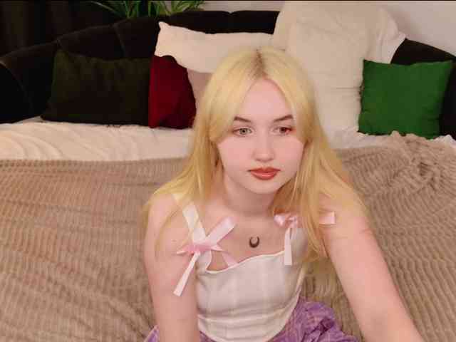 LillyEyess webcam