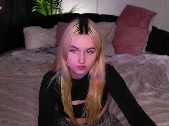 LillyEyess webcam