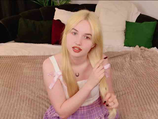 LillyEyess webcam
