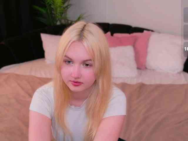 LillyEyess webcam