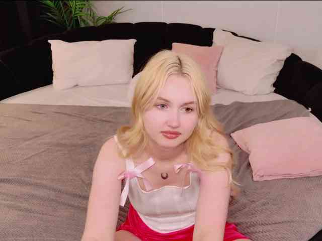 LillyEyess webcam