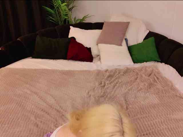 LillyEyess webcam