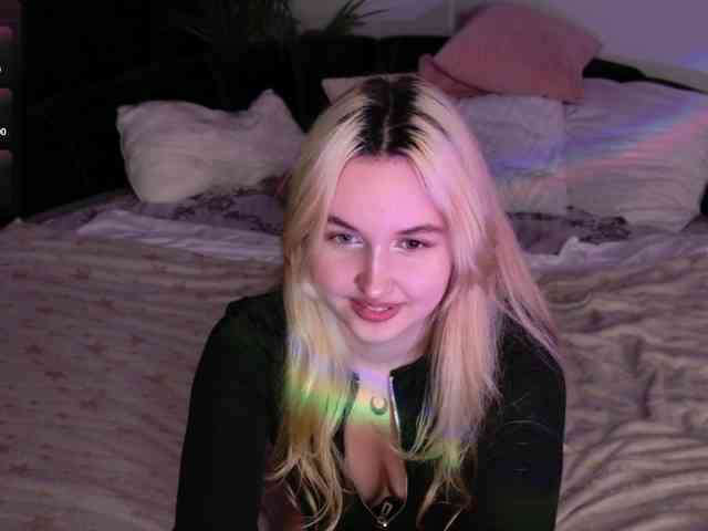 LillyEyess webcam