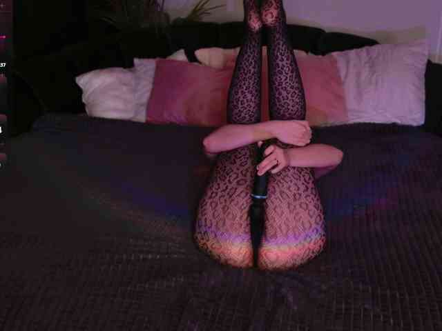 LillyEyess webcam