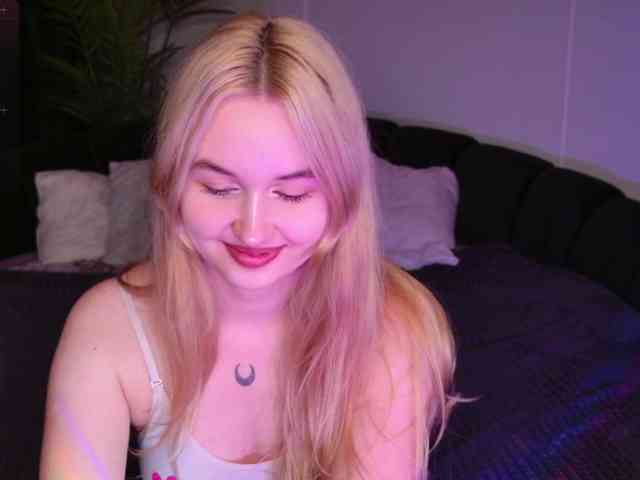 LillyEyess webcam