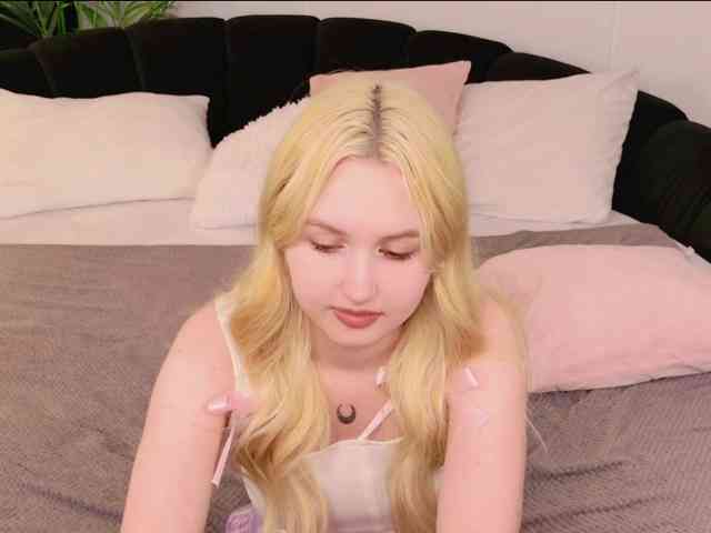 LillyEyess webcam