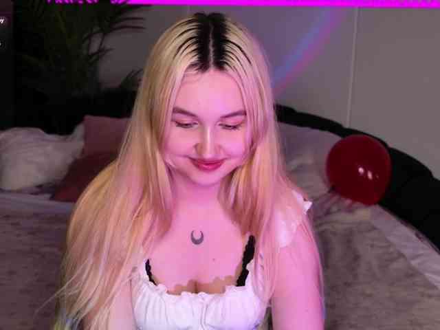 LillyEyess webcam